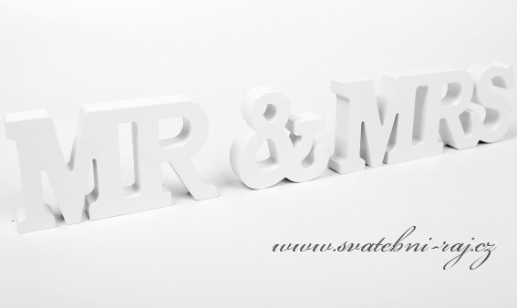 Dřevěný nápis Mr & Mrs - výška 21,5 cm