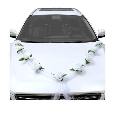 Výzdoba a dekorace svatebního automobilu.