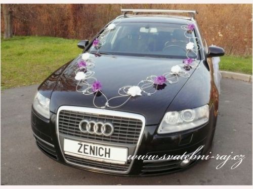 Svatební ozdoba na auto fialové růže