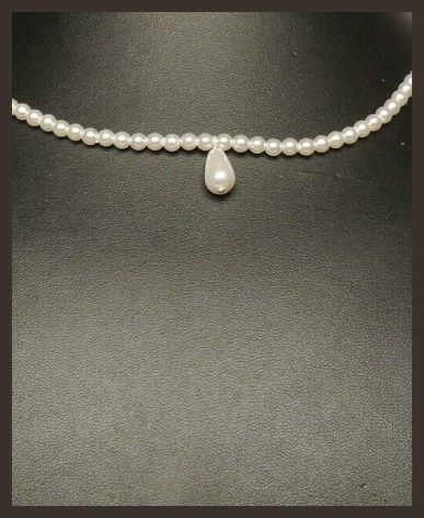 Perlový náhrdelník s větší slzičkou