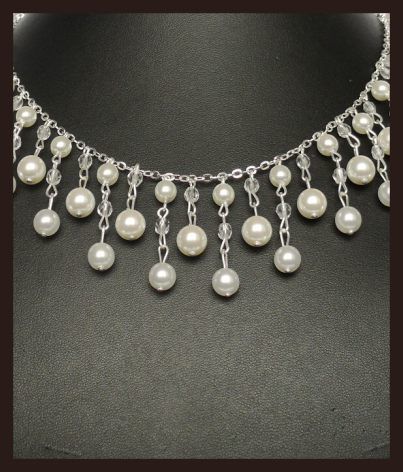 Luxusní náhrdelník s bílými perlami
