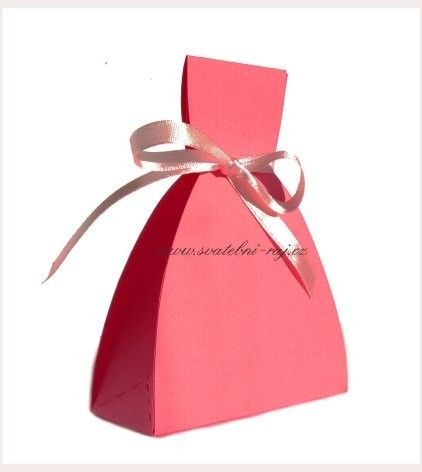 Krabička šaty v růžové barvě