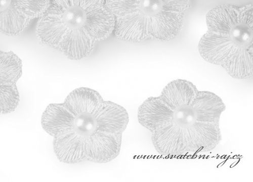Zobrazit detail - Vyšívaný květ bílý s perlou